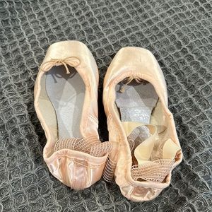 Suffolk Stellar Pointe Shoes